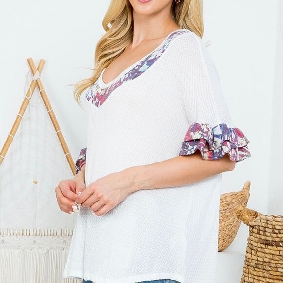 New ITEM! BEAUTIFUL WHITE WAFFLE V-NECK WITH FLORAL ACCENTS! NEW ITEM! - Picture 1 of 6